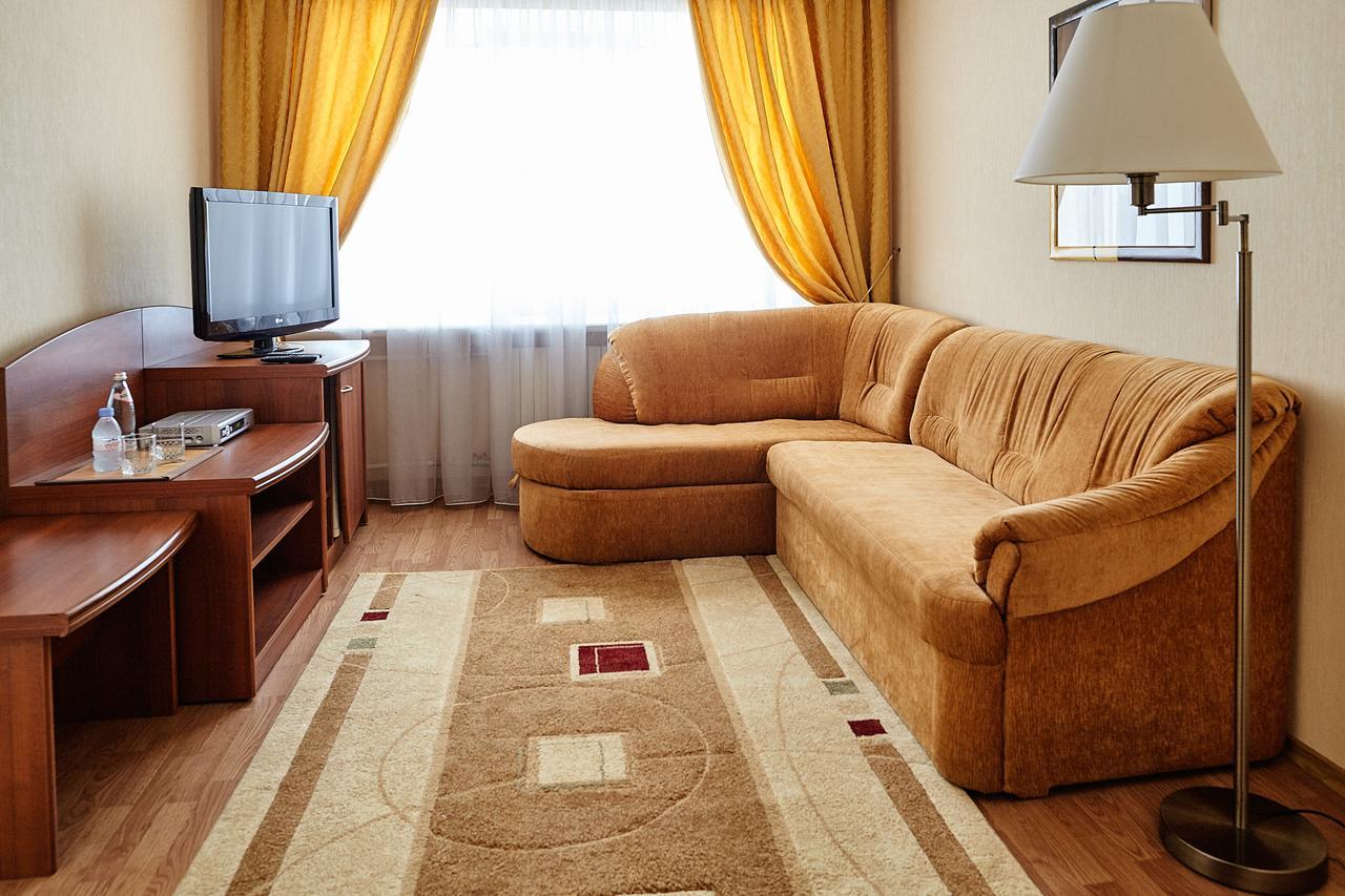 Hotel Nadezhda ドニプロペトロウシク エクステリア 写真
